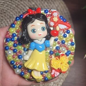 Beautiful snow white double mirror.